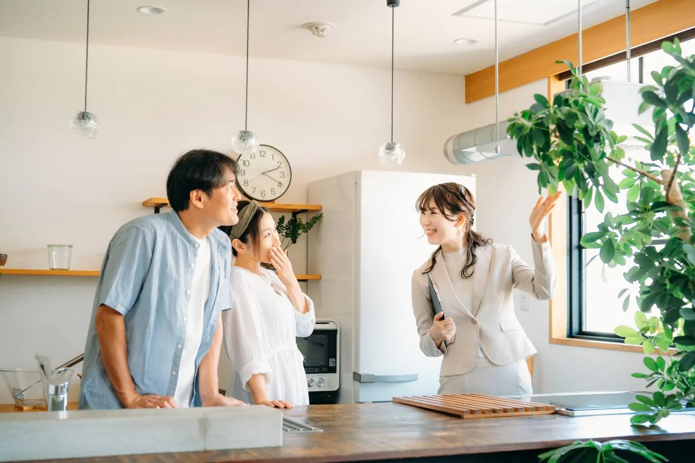 住宅購入を相談する家族